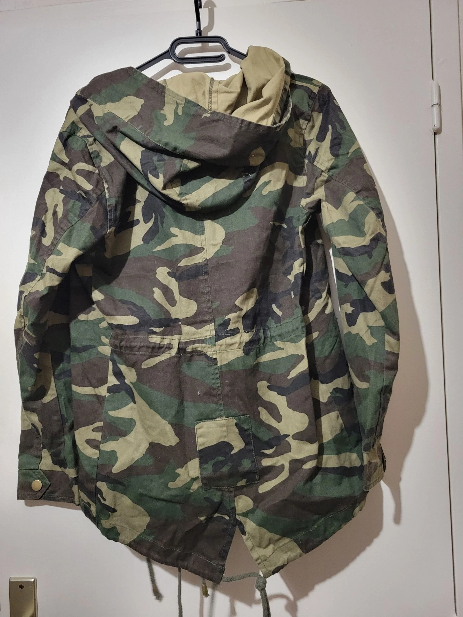Casaco militar / parka camuflado com bordados (novo com etiqueta) t s-m – photo 2